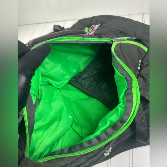 The North Face Black and Green Men's Unisex Backpack - Picture 9 of 12